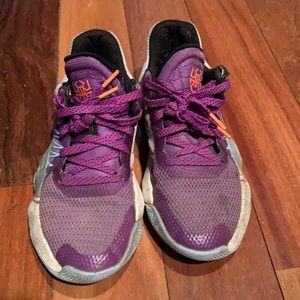 Don Issue 1 Adidas boys size 4